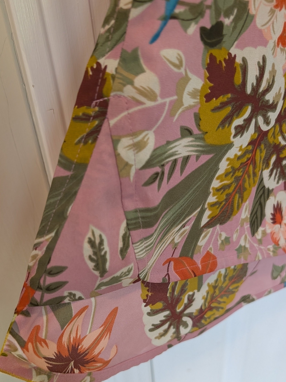 Violet & Claire Pink Floral Split-Neck Blouse Size 1X - Picture 5 of 9
